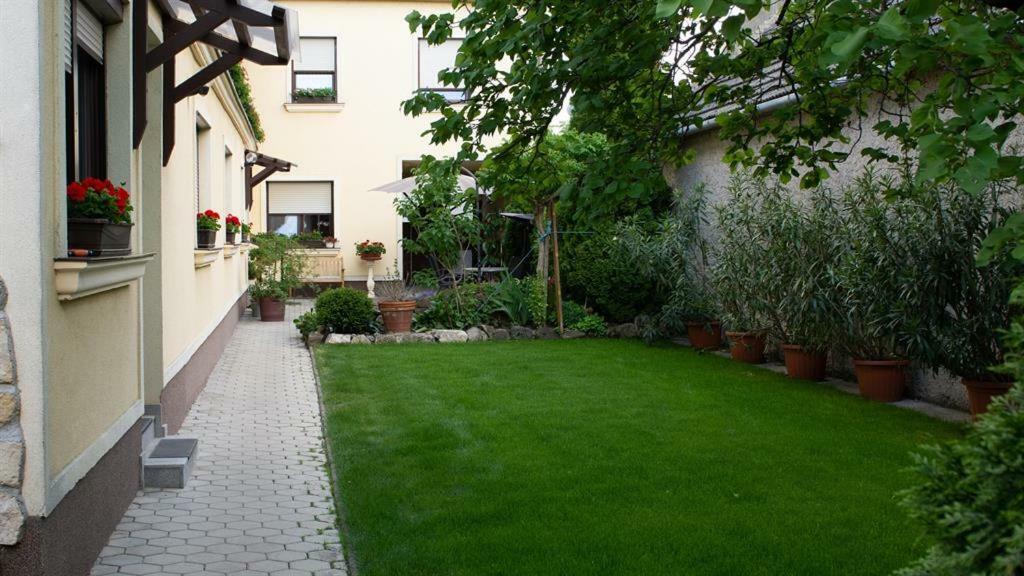 Blumenhof Wegleitner Otel Illmitz Dış mekan fotoğraf